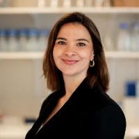 Adèle James